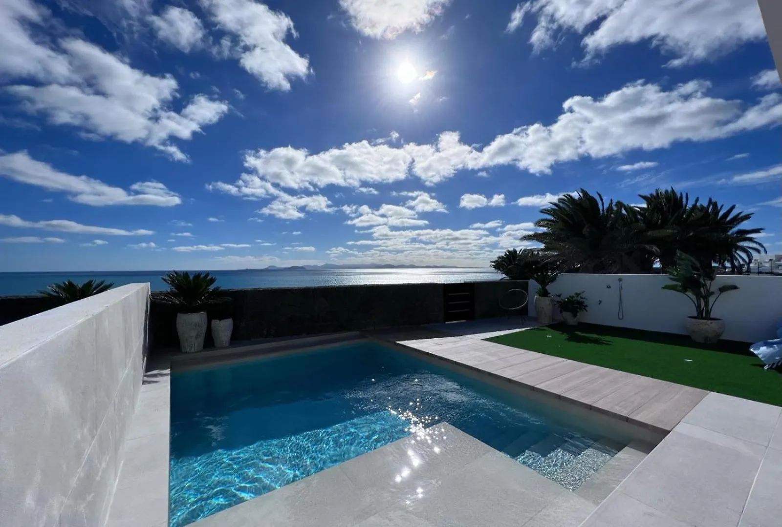 Vulcana Suite Playa Blanca  Villa